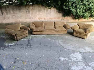 Set divano 3 posti + due poltrone Frau
