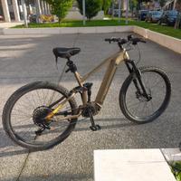 Bici elettrica con motore bosc