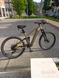 Bici elettrica con motore bosc