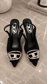Décolleté slingback nere con dettaglio gioiello