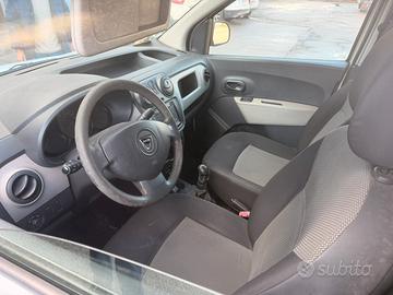 Furgone dacia dokker
