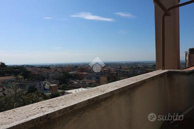 4 LOCALI A ALBANO LAZIALE