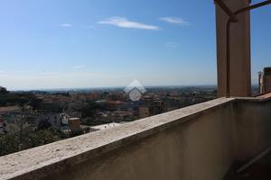 4 LOCALI A ALBANO LAZIALE