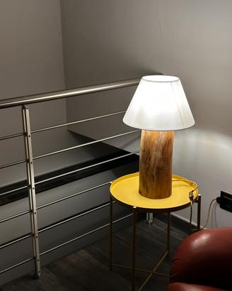 Lampada da tavolo realizzata a mano
