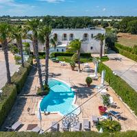 Storico casale con piscina