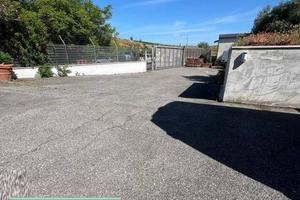 Immobile di 1480 m² con più di 5 locali a Guidonia
