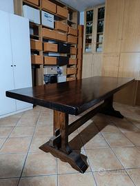 Tavolo in legno massello