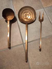 Oggetti in rame da cucina