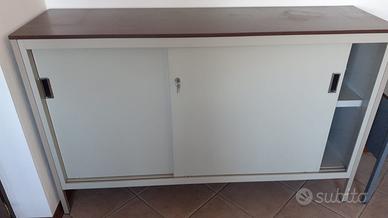 Armadietto da ufficio con ante scorrevoli e chiave