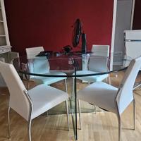 tavolo rotondo in cristallo e 4 sedie