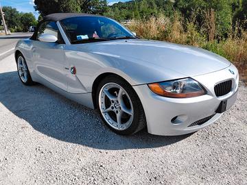 BMW Z4 3.0 E85 del 2003 ASI, CRS e interni rossi 