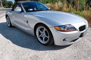 BMW Z4 3.0 E85 del 2003 ASI, CRS e interni rossi 