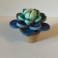 Vasetto di fiori blu fatto a mano in origami