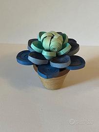 Vasetto di fiori blu fatto a mano in origami