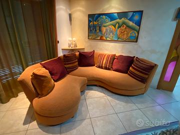 Divano completo di tavolino