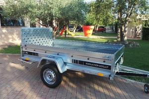 Rimorchio con rampa posteriore 243 x 133 x 39 cm