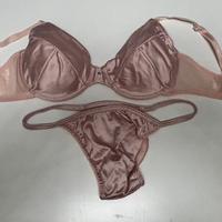 Completo in satin rosa