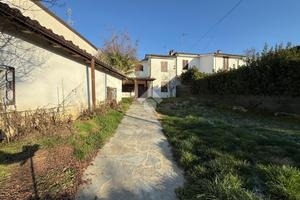 CASA SEMINDIPENDENTE A ZENEVREDO