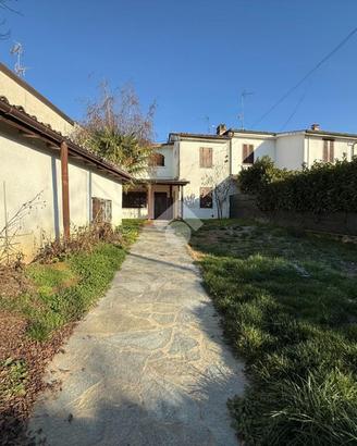 CASA SEMINDIPENDENTE A ZENEVREDO
