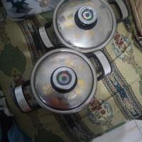 2 pentole in acciaio con foglie in oro 