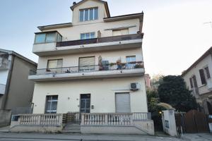 Ampio appartamento vista mare