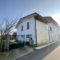 CORMONS: CASA SU DUE PIANI DA RISTRUTTURARE