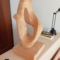 Scultura in legno e quadro 