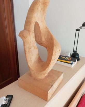 Scultura in legno e quadro 