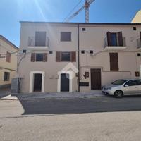 VILLA A SCHIERA A PENNA SANT'ANDREA