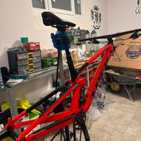 TREK TOP FUEL 9.9 GLOSS RED/MATTE CARBON SMOKE