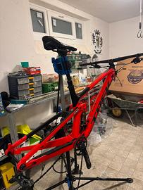 TREK TOP FUEL 9.9 GLOSS RED/MATTE CARBON SMOKE