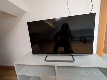Televisori 32 pollici e 24 pollici