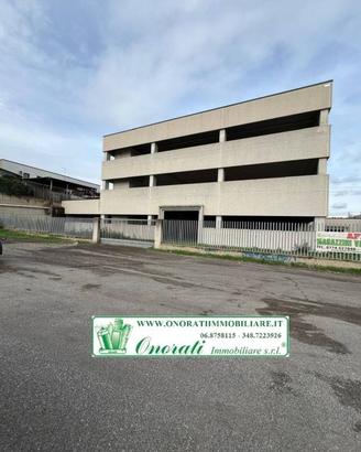 Immobile di 2100 m² con 1 locale a Guidonia Montec