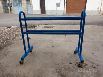 rastrelliera portamanubri