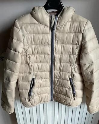 Piumino corto donna beige con cappuccio