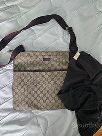 Borsa GUCCI modello GG SUPREME