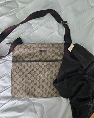 Borsa GUCCI modello GG SUPREME