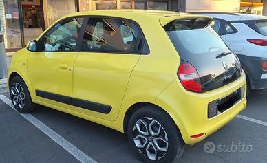 Renault Twingo gialla