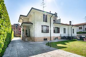 VILLA SINGOLA CON BOX DOPPIO