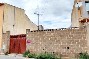 Rudere su terreno edificabile di 260 mq