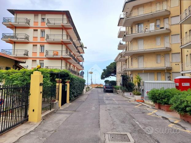 3 LOCALI A SAN BARTOLOMEO AL MARE