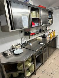 Cucina industruale per ristorante bar locale