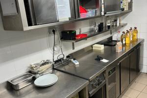 Cucina industruale per ristorante bar locale