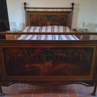 Letto antico più due comodini