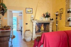 2 LOCALI A CASPERIA