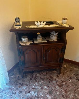 Mobiletto in legno
