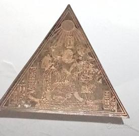 Piramide antica (esoterica) scene su rame ai lati