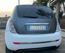Lancia y 2 serie 2004 (NEOPATENTATI)