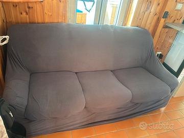 Divano tre posti, con cuscini sfoderabili