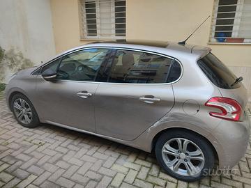 Peugeot  208